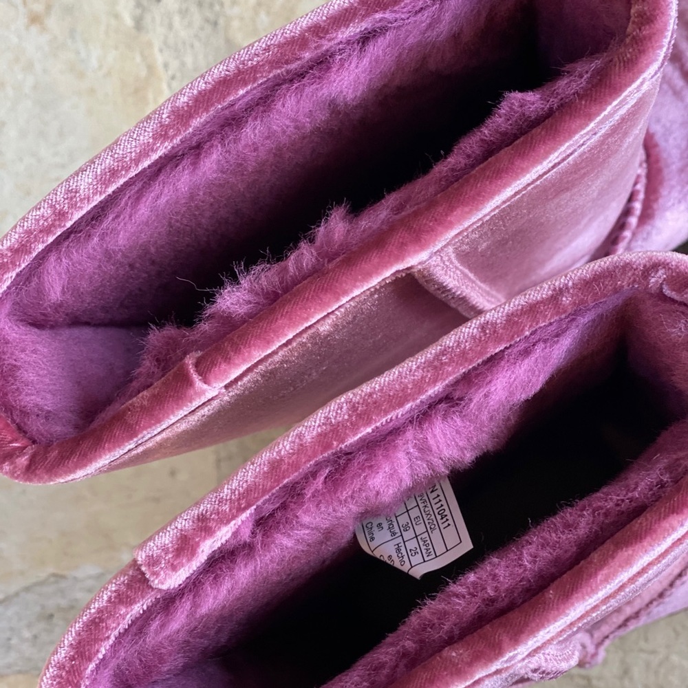 NIB UGGs Velvet boots - Picture 6 of 12